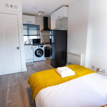 No 01 Small Studio Flat In Aylesbury Town Station Екстер'єр фото