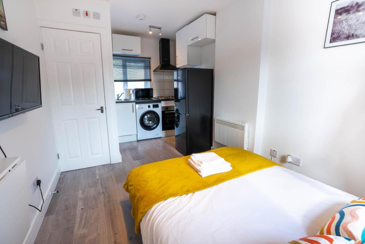 No 01 Small Studio Flat In Aylesbury Town Station Екстер'єр фото